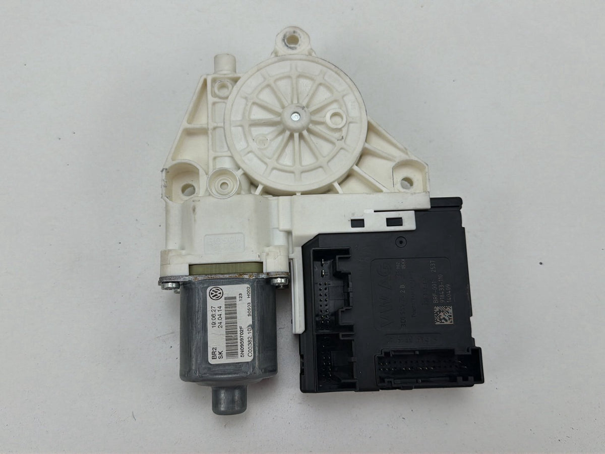 2013-2017 Volkswagen Tiguan Right Front Window Regulator/Motor OEM