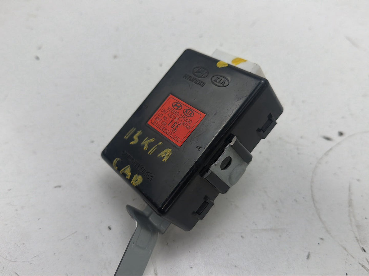 2014-2016 Kia Cadenza Rear Sunshade Curtain Control Module 95860-3R000 OEM