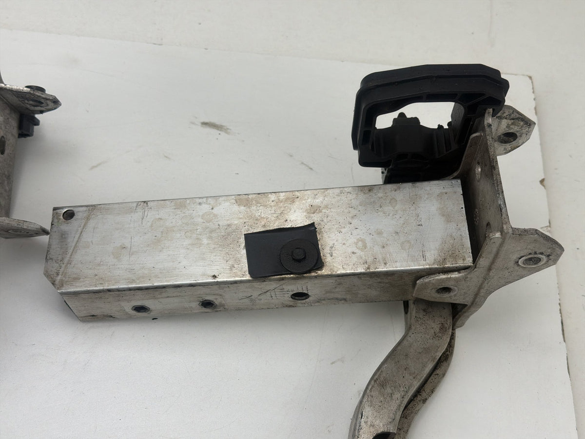 2011-2016 BMW 550i xDrive Front Left & Right Bumper Reinforcement Bracket OEM
