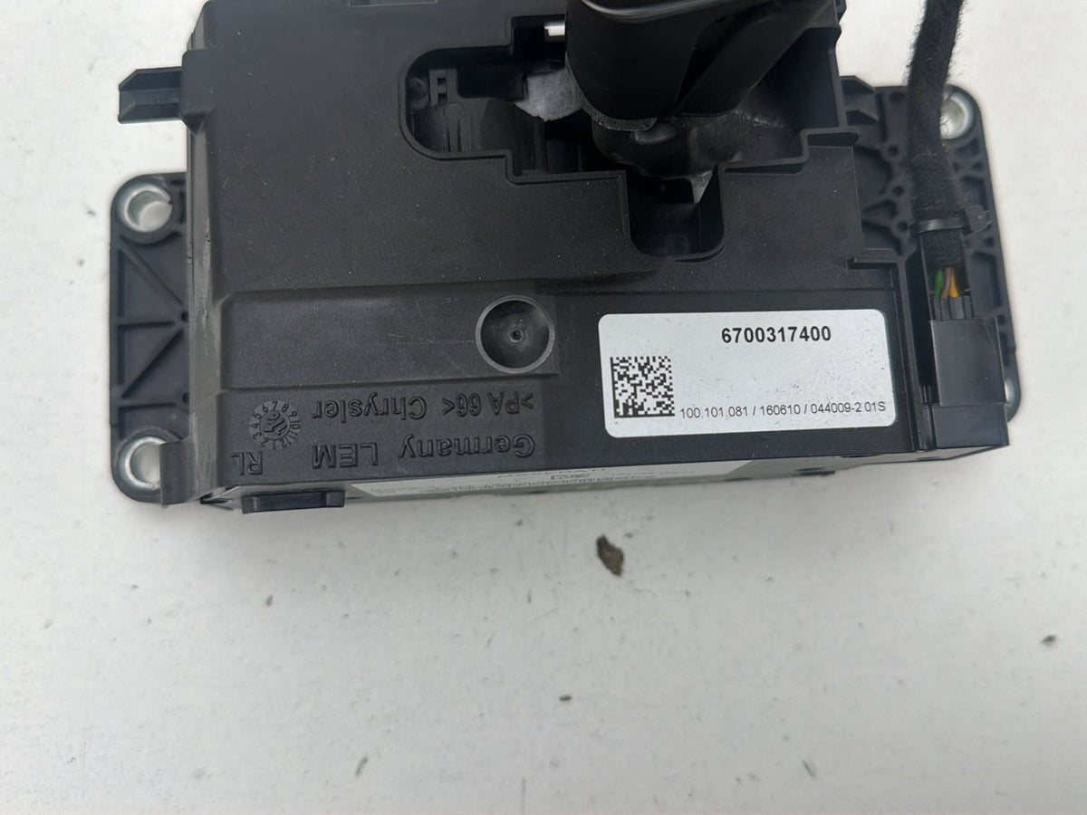 2014-2017 Maserati Ghibli Automatic Transmission Shifter Selector 6700317400 OEM