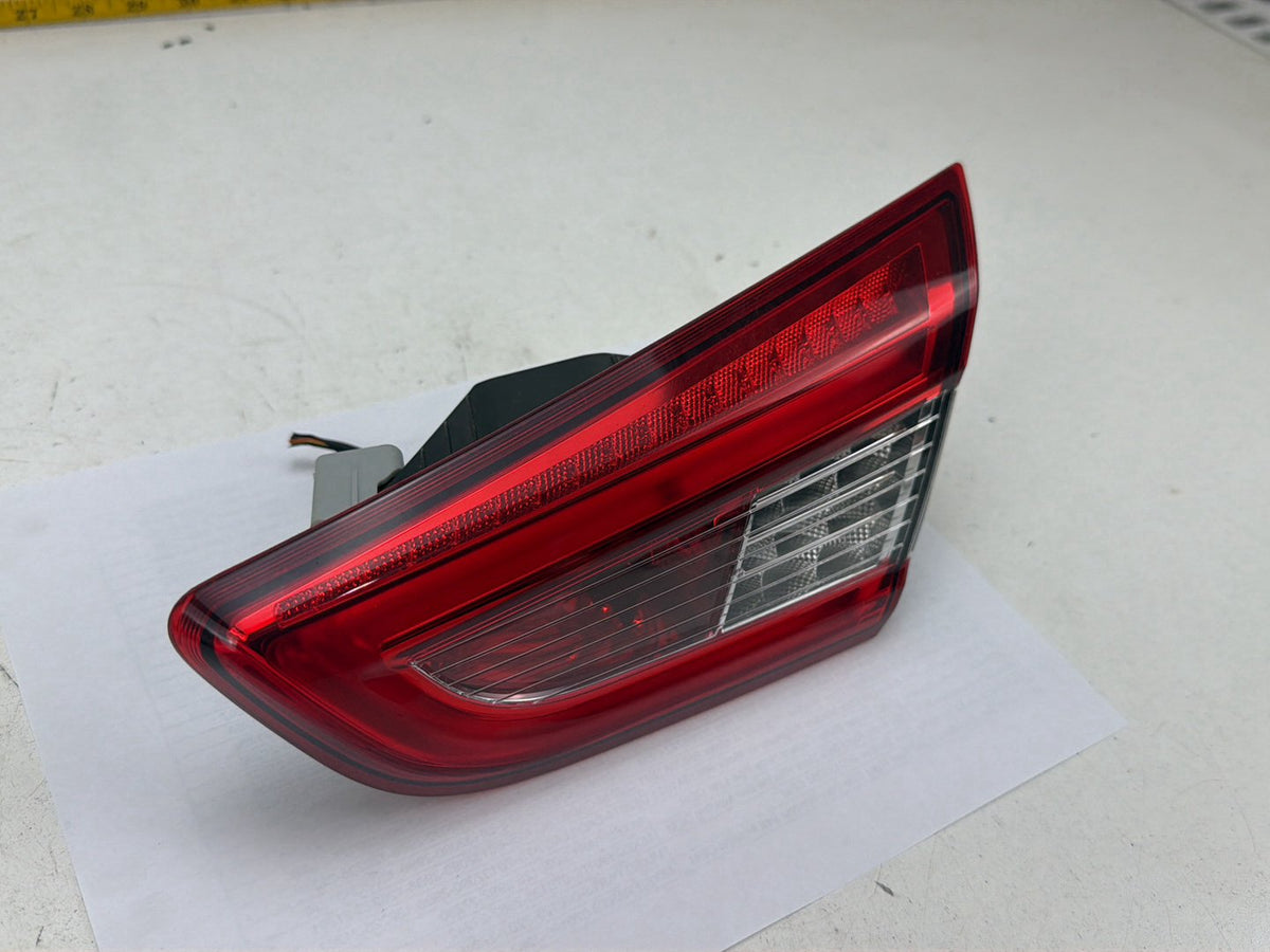 2014-2017 Maserati Ghibli Right Passenger Side Inner Tail Light 03552000 OEM
