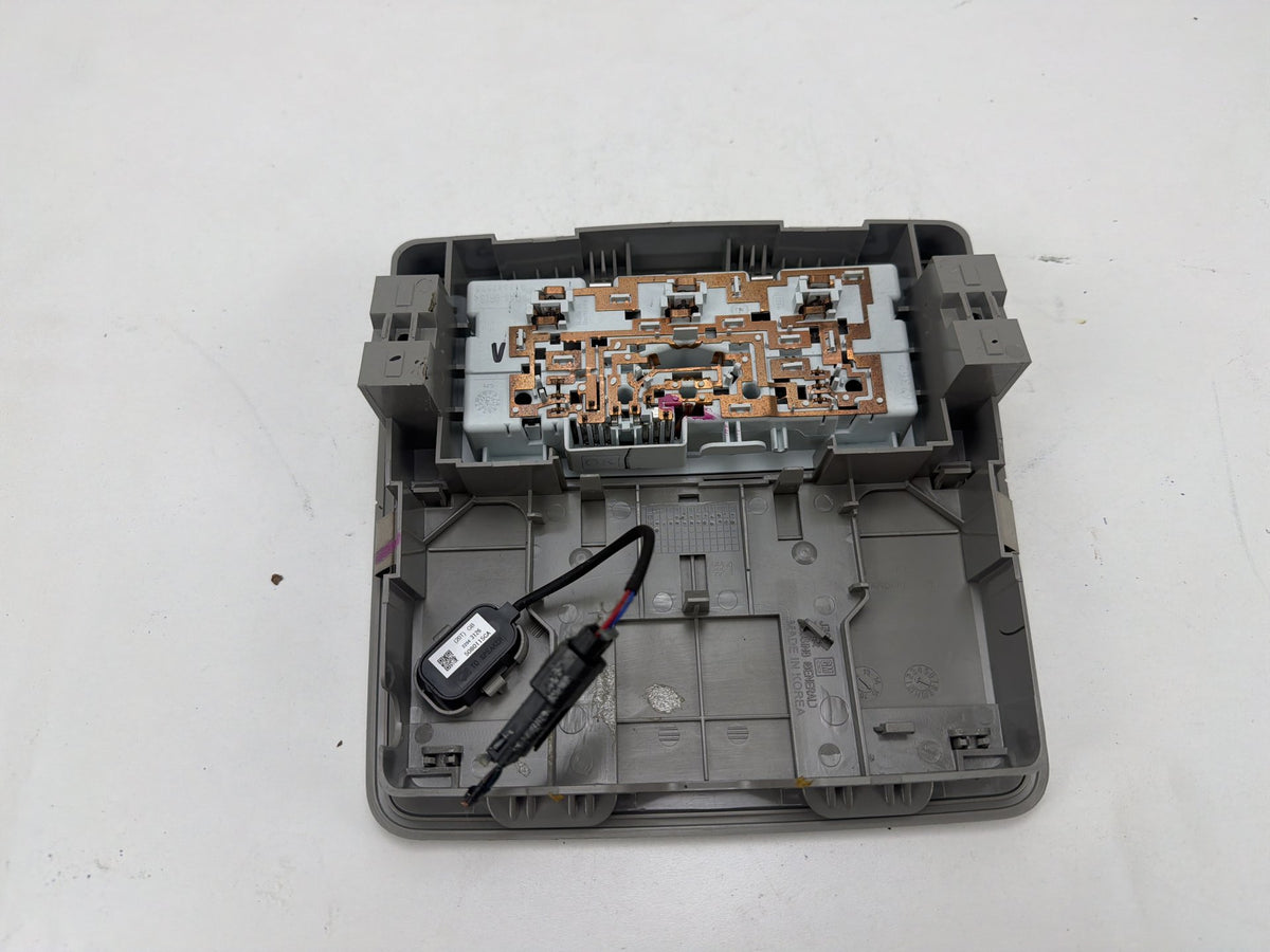 2011-2016 Chevrolet Cruze J300 Front Overhead Roof Console Map Dome Light OEM