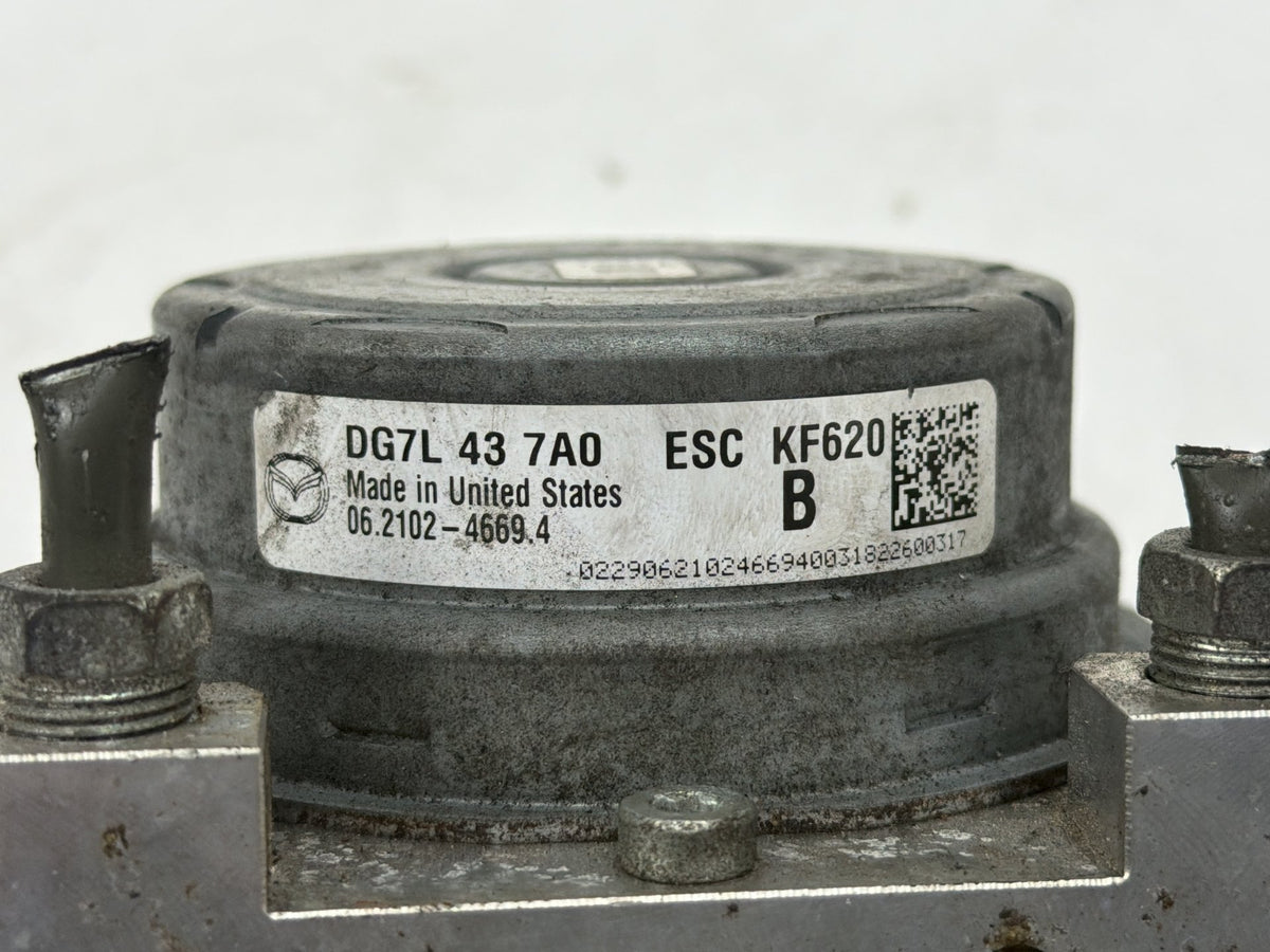 2018-2019 Toyota Yaris - Anti-Lock Brake Pump Module DG7L 43 7A0 OEM