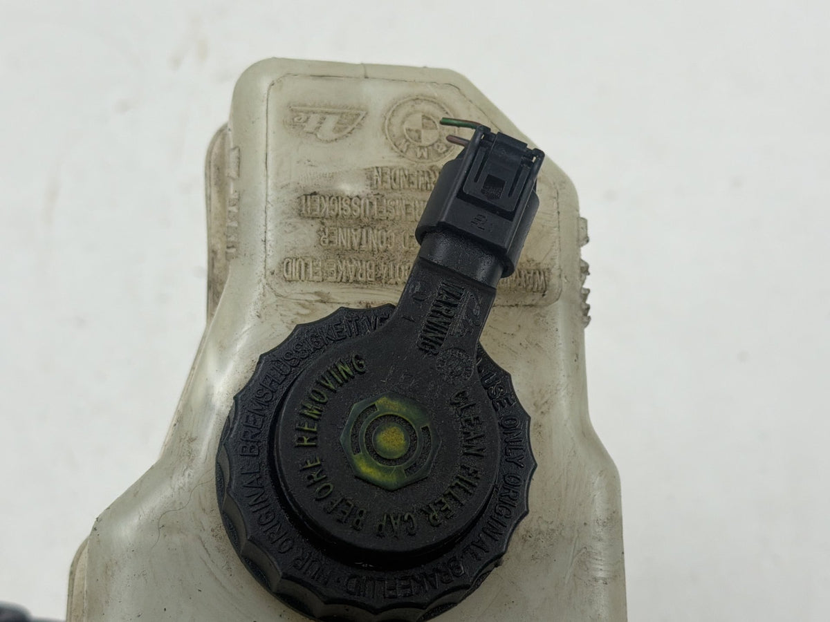 2009-2013 BMW 335i xDrive Power Brake Booster Master Cylinder w/ Reservoir OEM