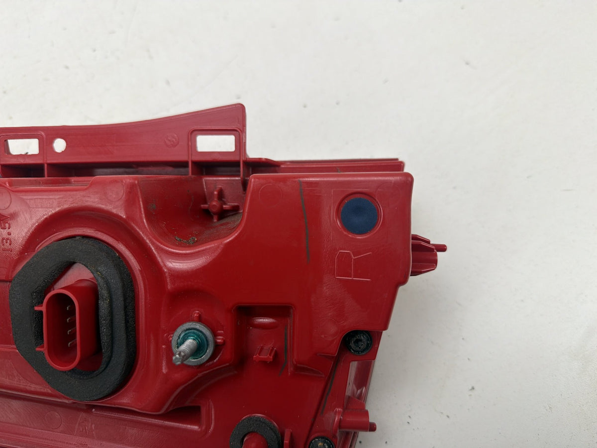 2013-2018 Cadillac Ats Rear Right Passenger Side Outer Tail Light 23315246 OEM