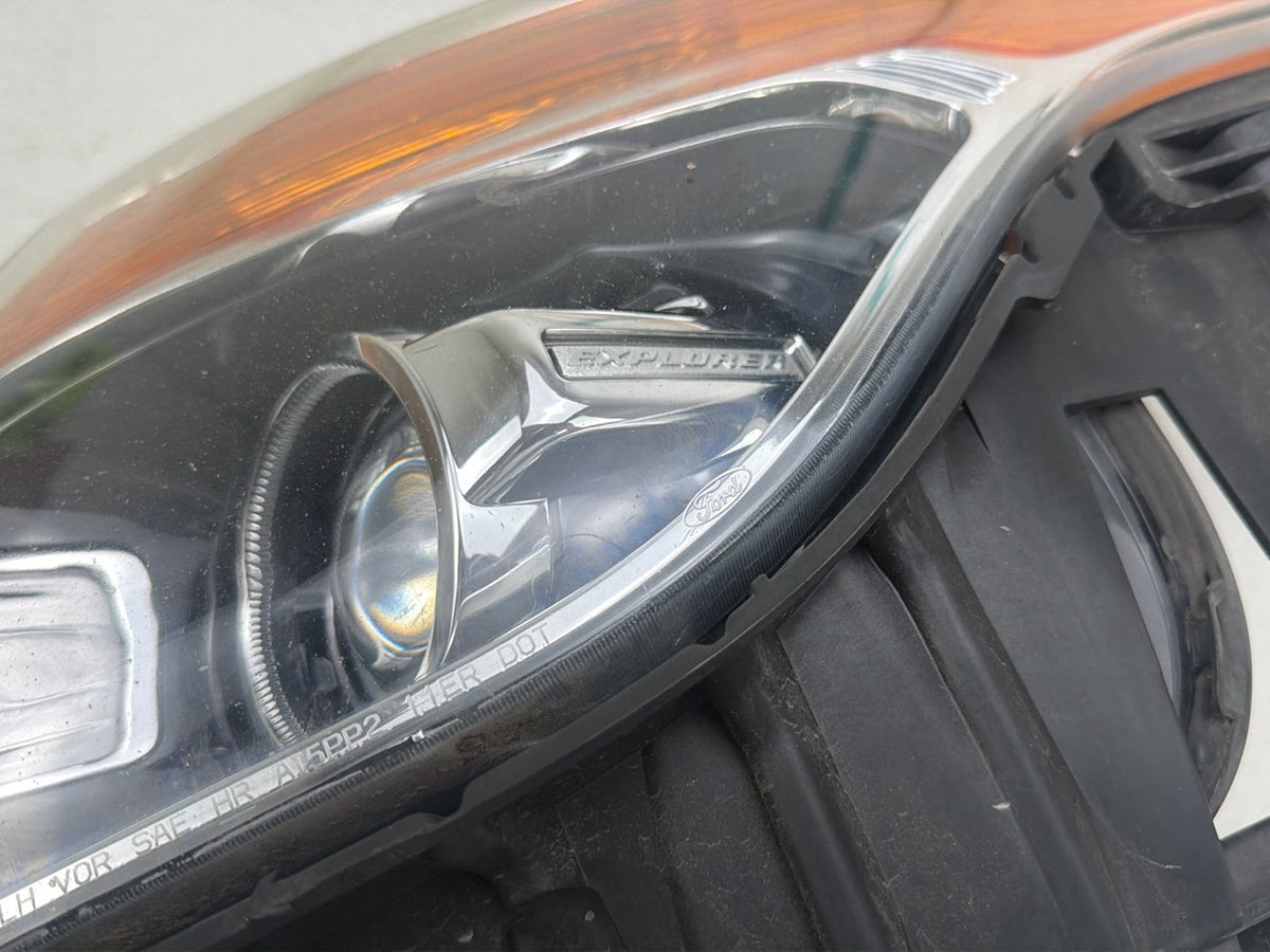 2011-2012 Ford Explorer Front Left Driver Side Halogen Headlight Assembly OEM