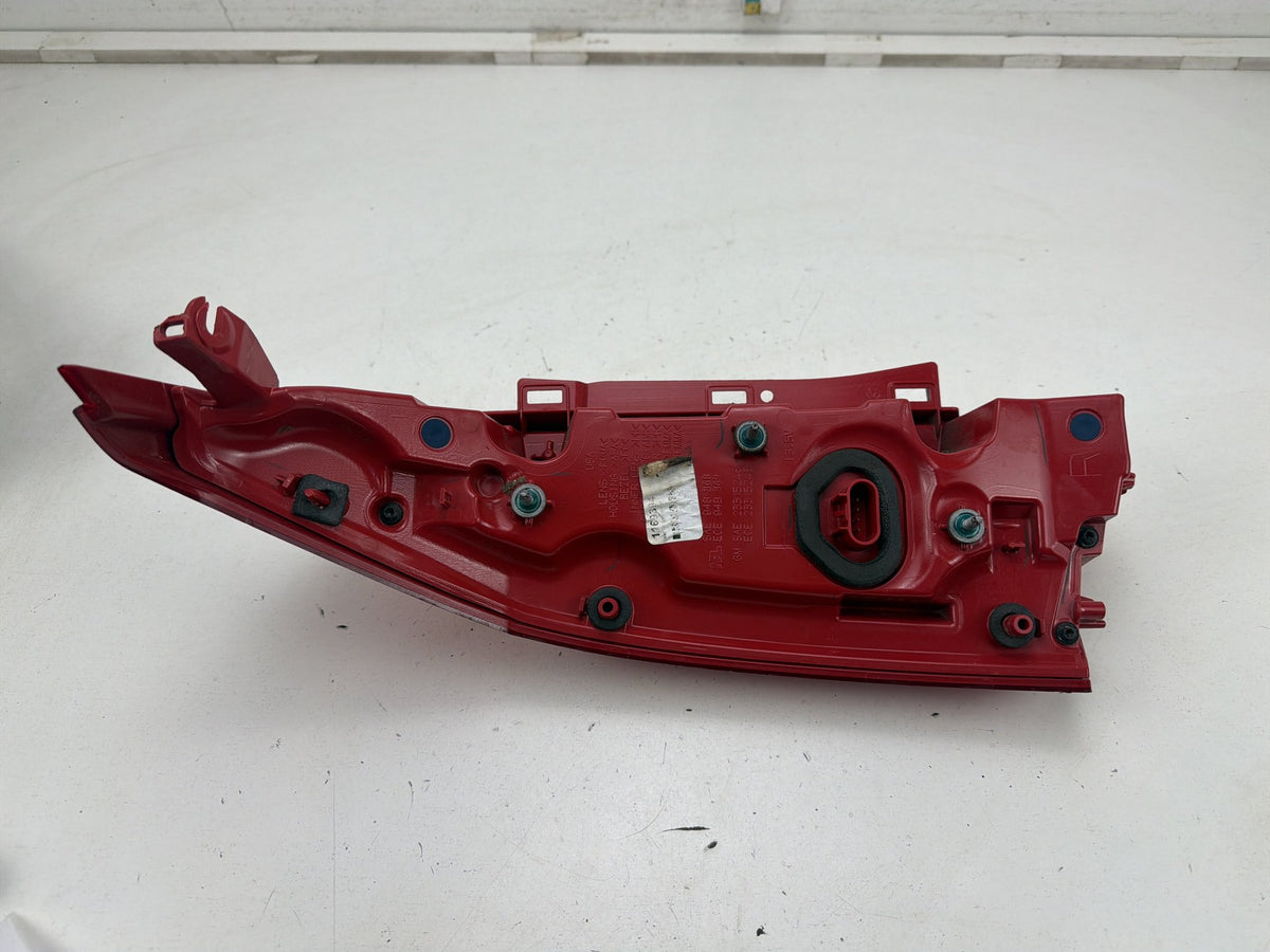 2013-2018 Cadillac Ats Rear Right Passenger Side Outer Tail Light 23315246 OEM