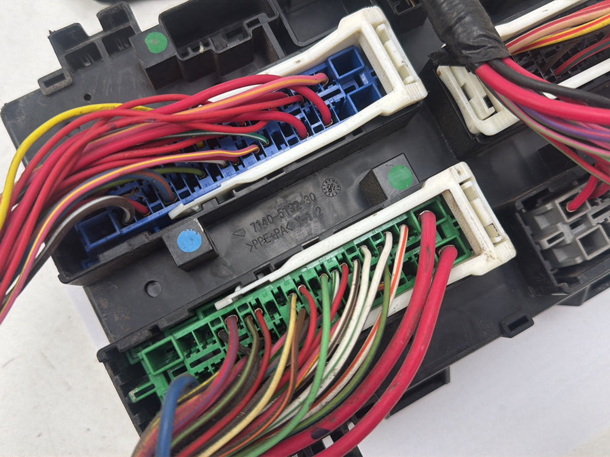 2013-2018 Ram 1500 Fuse Box Junction Block Wire Harness Connectors OEM