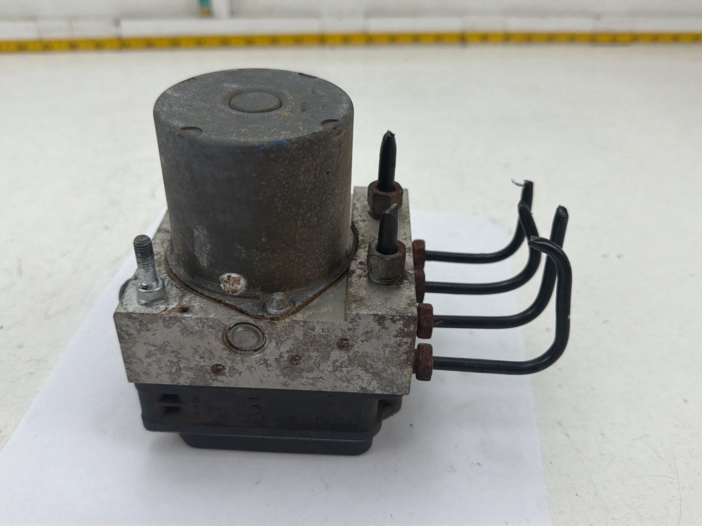 2009-2011 GMC Acadia Front Engine Compartment Anti-Lock Brake ABS Pump Unit OEM