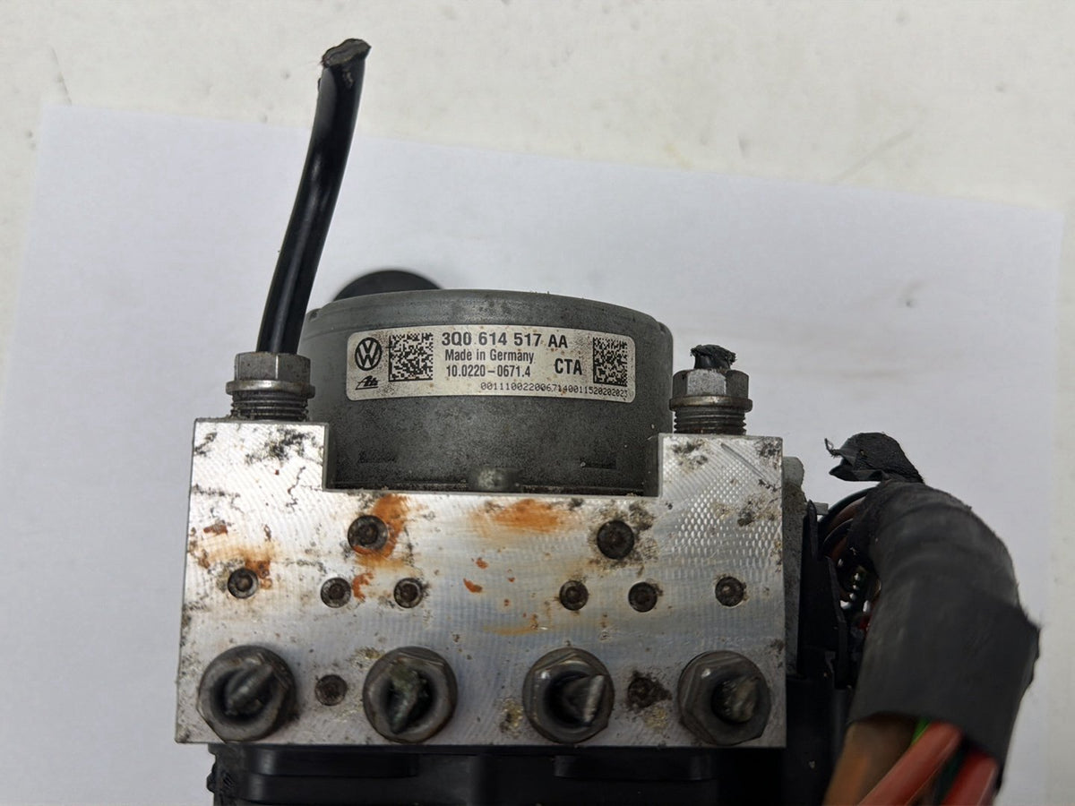 2015-2016 Audi A3 ABS Anti Lock Brake Pump Module 3Q0614517AA OEM