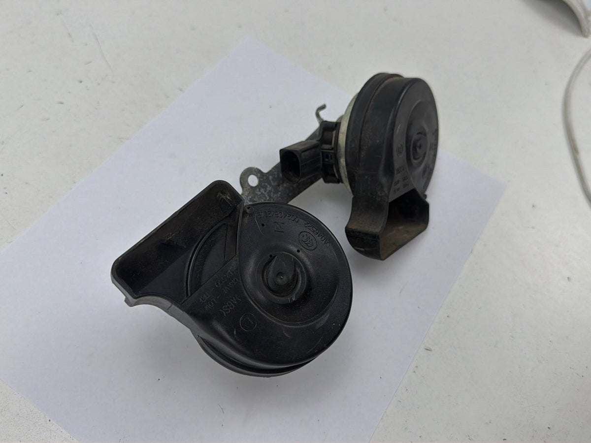 2014-2017 Maserati Ghibli High & Low Tone Horn Signal A046522 OEM