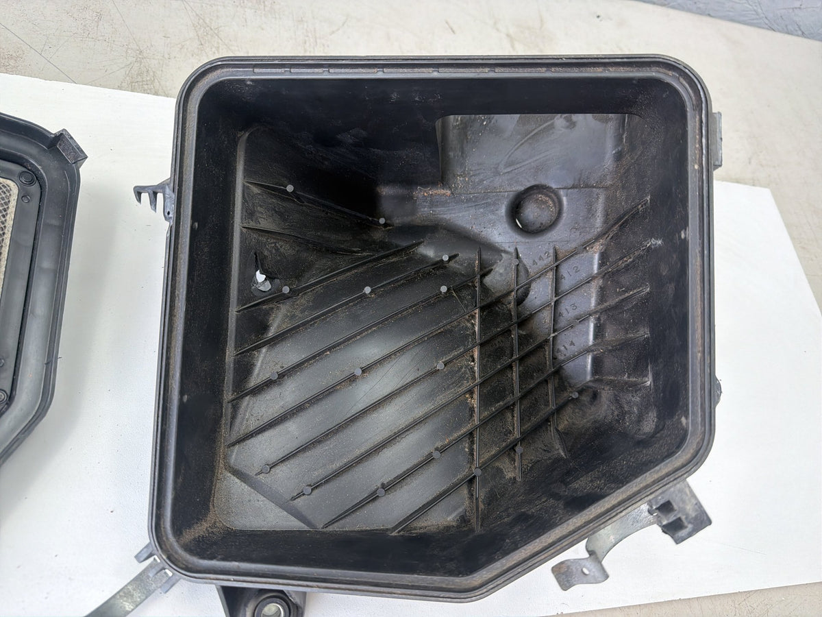 2006-2013 Lexus IS250 Engine Intake Air Filter Cleaner Box Housing Assembly OEM