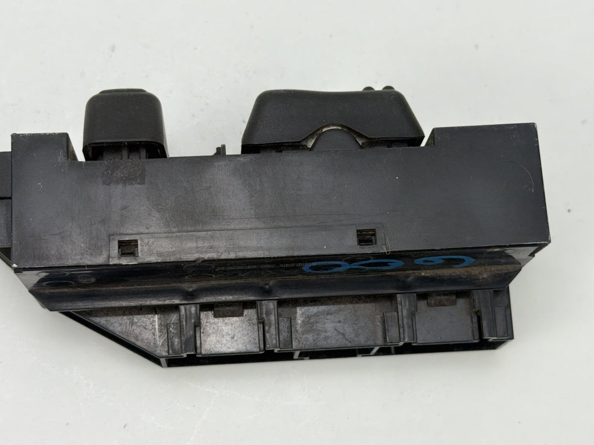 1999-2002 GMC Sierra 1500 Front Left Driver Side Door Master Window Switch OEM