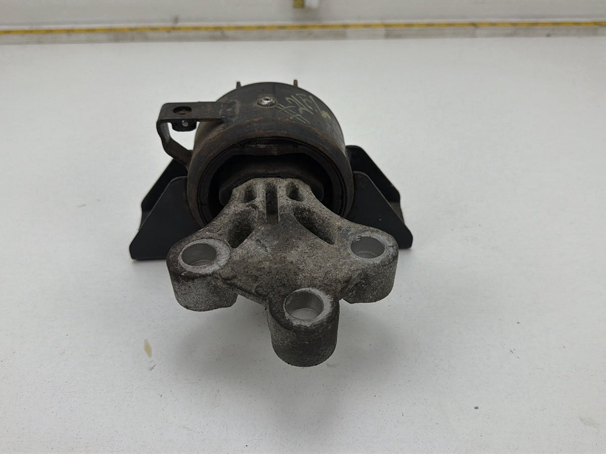2012-2016 Chevrolet Sonic RS Upper Transmission Mount Bracket OEM