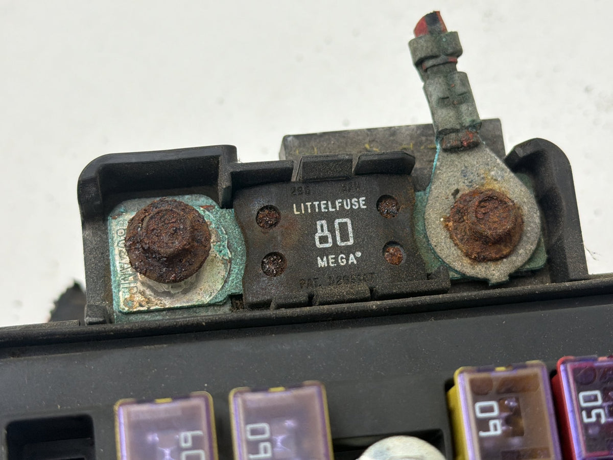 2006 Chevrolet Malibu Engine Fuse Relay Box 13551880 OEM