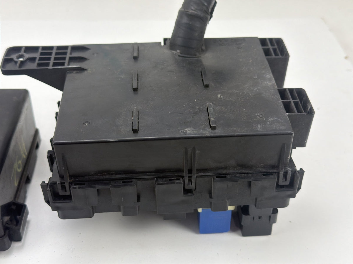 2011-2013 Infiniti QX56 Engine Fuse Relay Junction Block Box 24382-1LA1C OEM