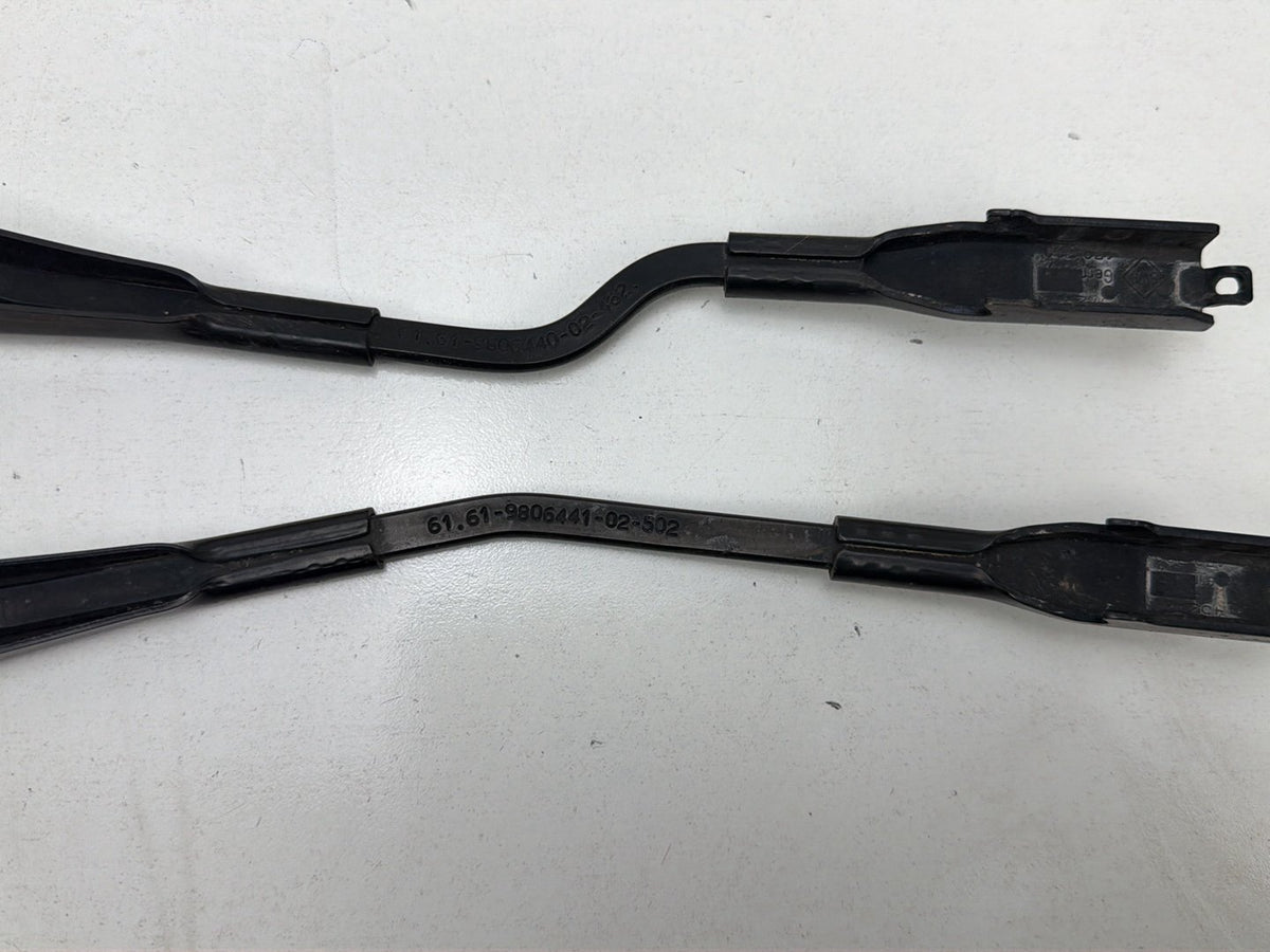 2011-2016 Mini Countryman Cooper S R60 Front Wiper Arm Pair 9806440, 9806441 OEM