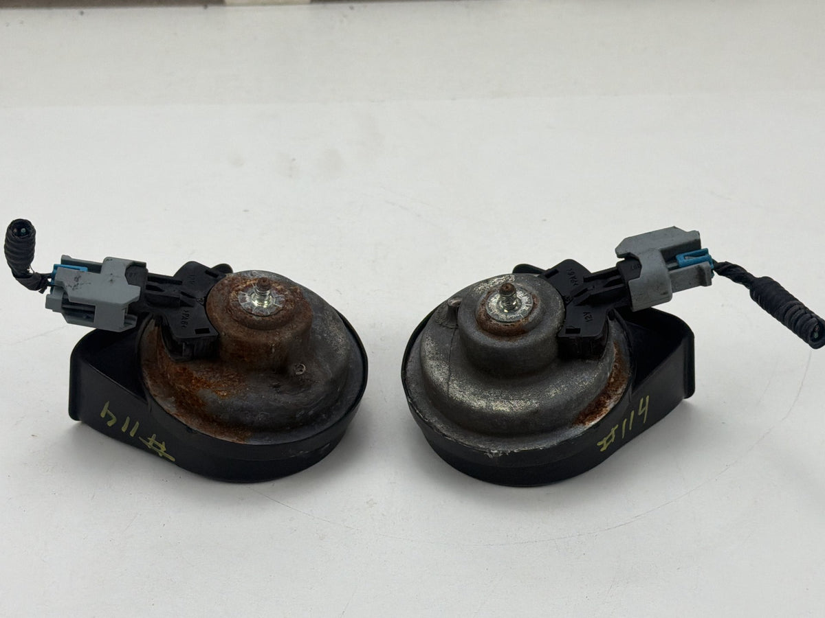 2007-2014 GMC DENALI GMT900 High & Low Dual Tone Warning Horn Assembly OEM