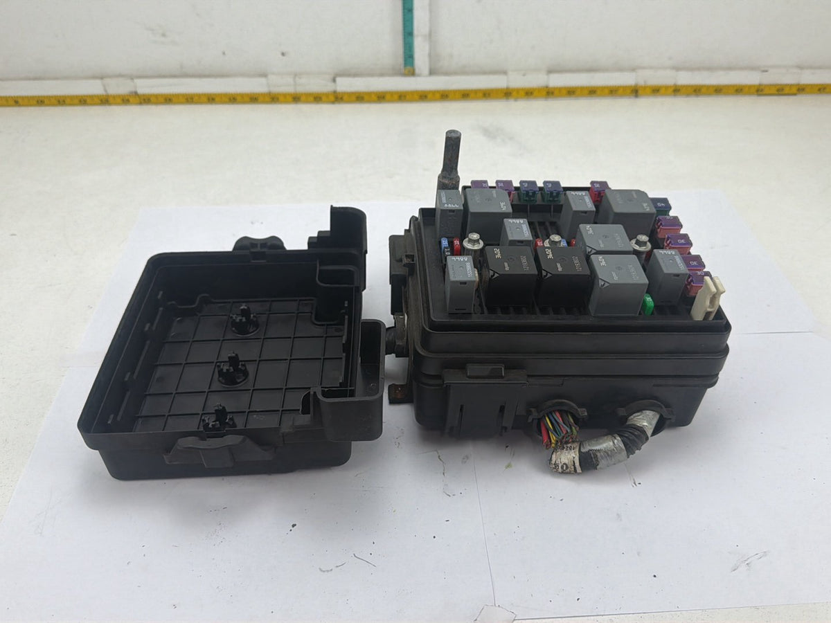 2006 Saturn Ion Engine Underhood Fuse Box Body Control Module BCM OEM