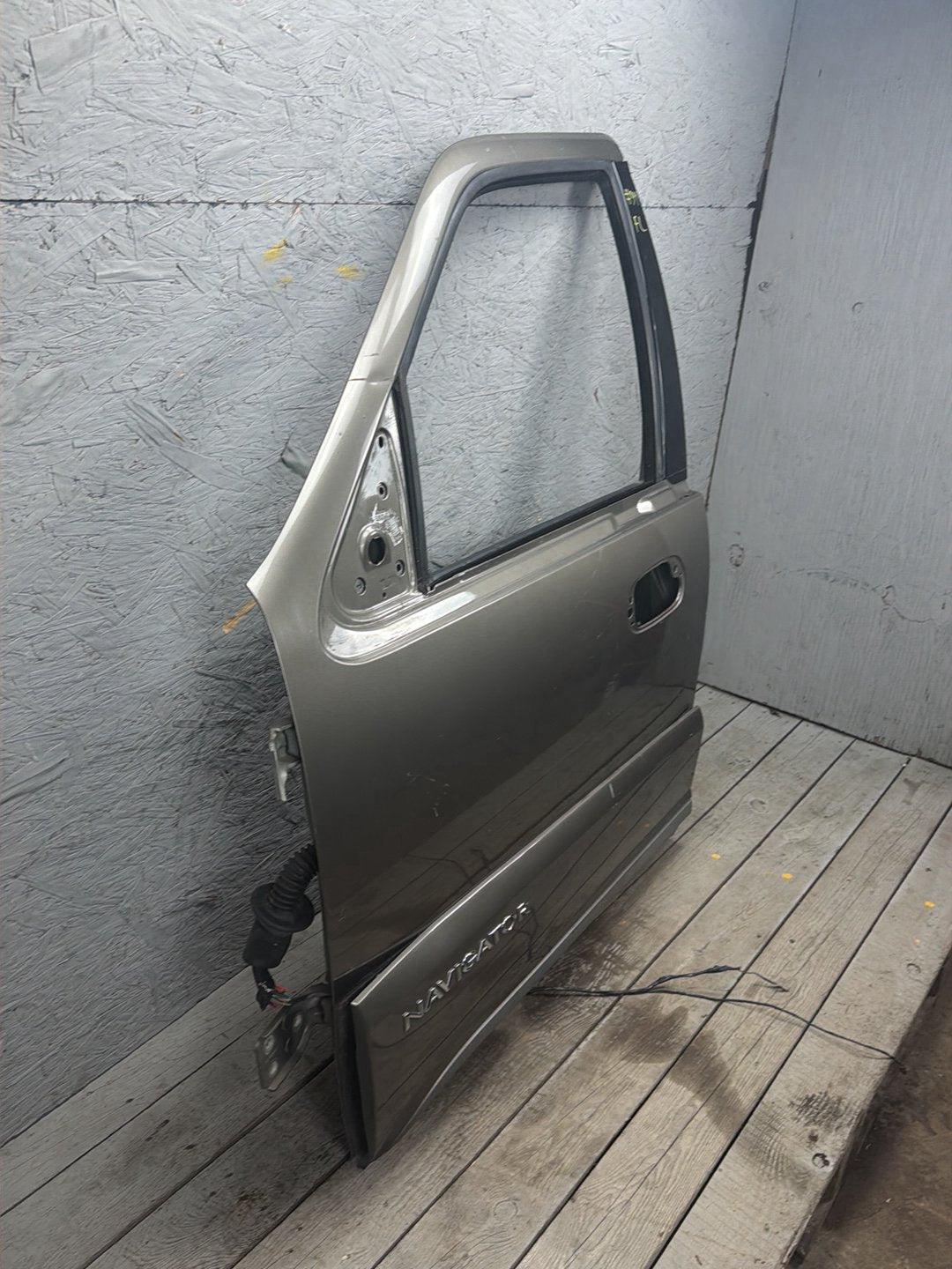 2003-2006 Lincoln Navigator U228 - Left Front Door Shell OEM