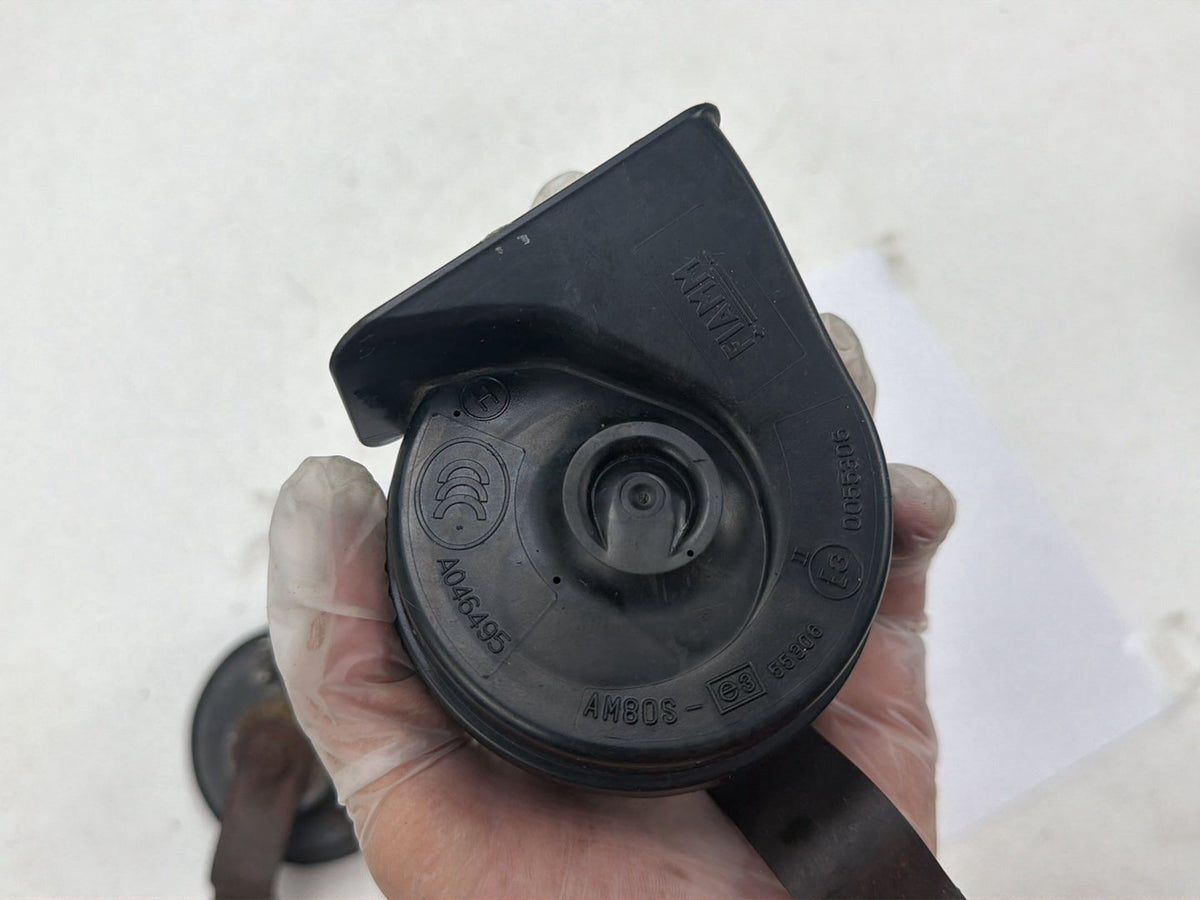 2011-2013 Dodge Durango High Low Pitch Tone Dual Horn Signal Alarm Assembly OEM