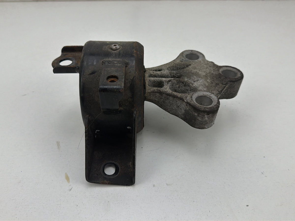 2012-2016 Chevrolet Sonic RS Upper Transmission Mount Bracket OEM