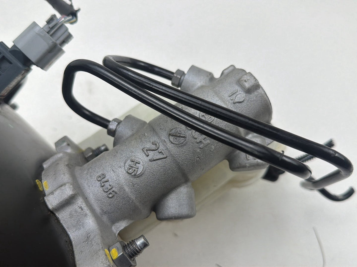 2014-2017 Maserati Ghibli Power Brake Booster Servo Assembly 670006653 OEM