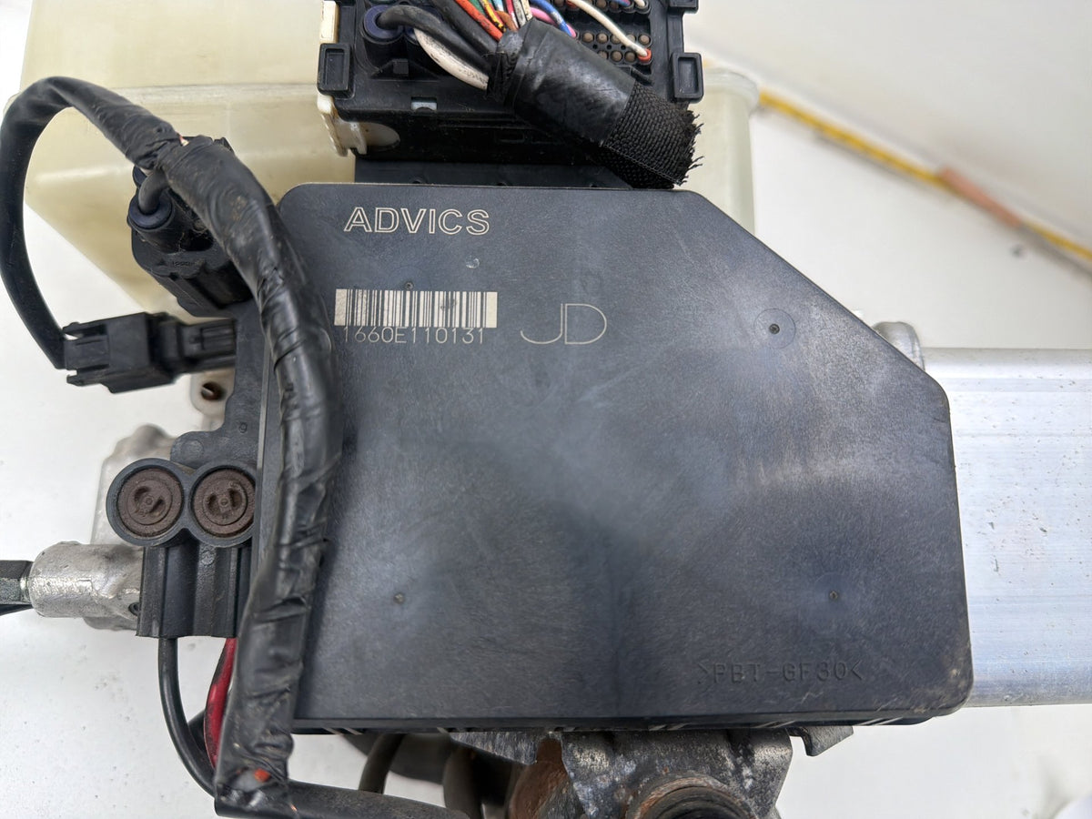 2011-2012 Infiniti QX56 Hydraulic Power Brake Booster w/ Master Cylinder OEM