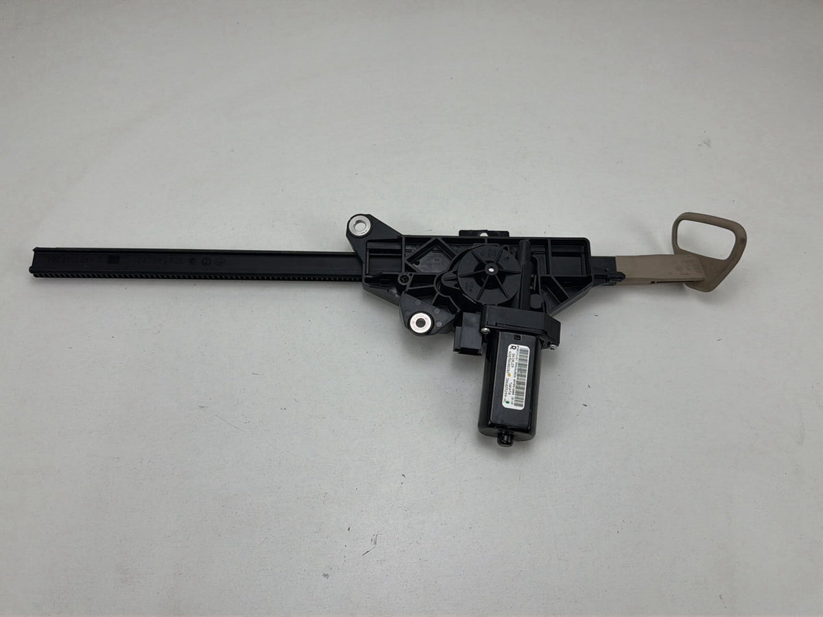 2010-2014 Mercedes-Benz E-Class-Rear Left Seat Belt Feeder Motor A2078600282 OEM
