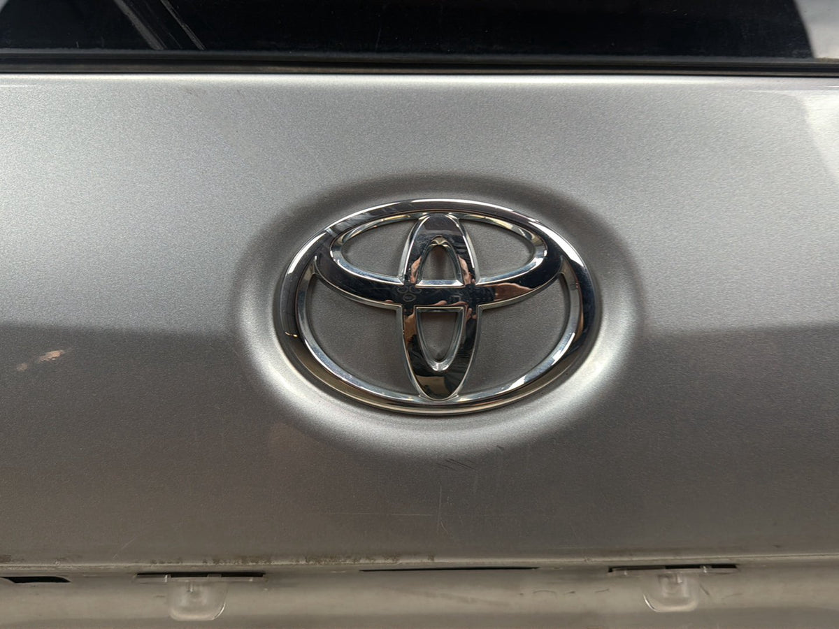 2011-2017 Toyota Sienna L30 Rear Trunk Deck Lid Liftgate Tailgate Assembly OEM