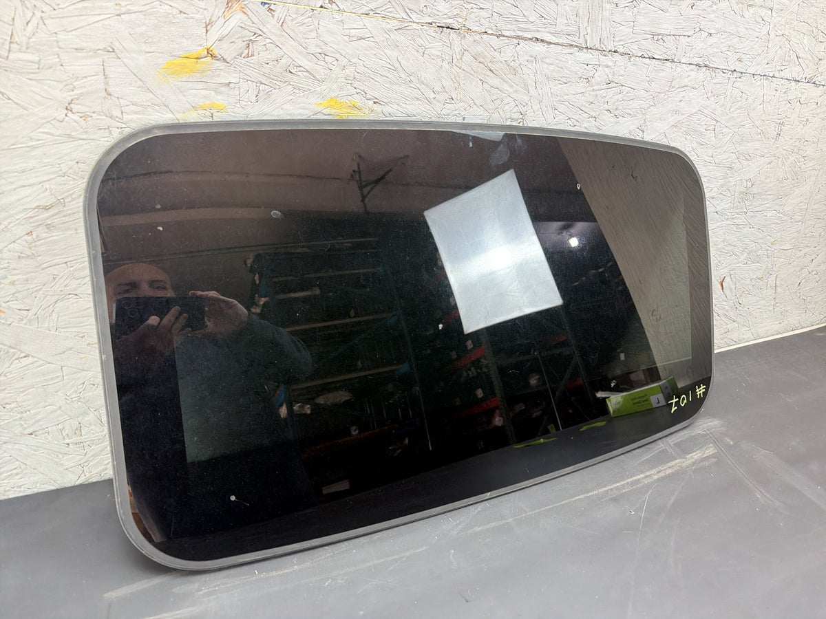 2011-2018 Volvo S60 Upper Sunroof Sun Roof Moon Roof Window Glass 31352066 OEM