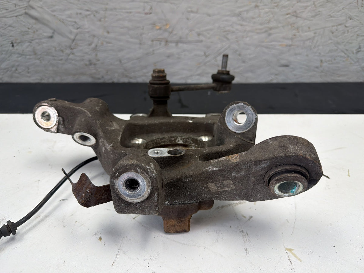 2014-2017 Maserati Ghibli III M157 Rear Right Side Spindle Wheel Knuckle Hub OEM