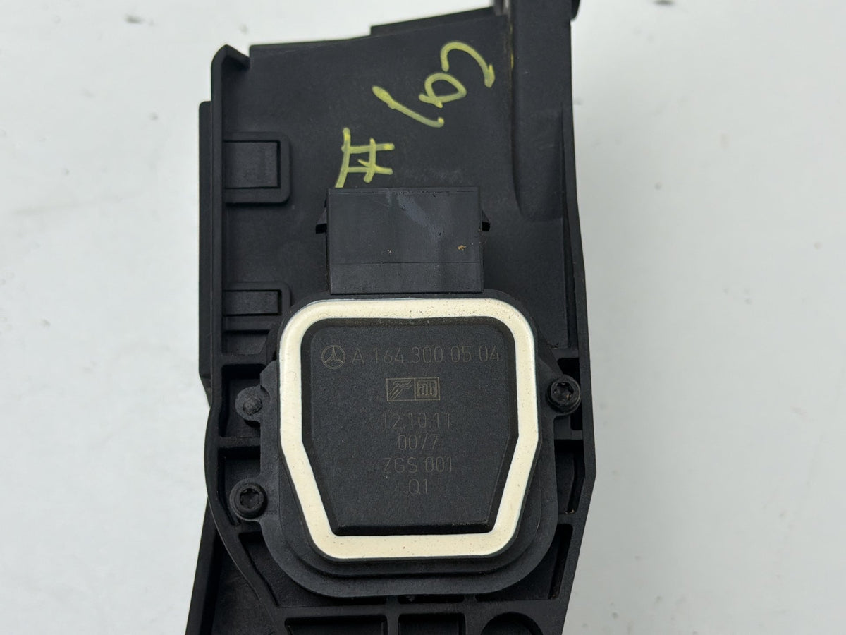 2006-2013 Mercedes-Benz R350 Accelerator Gas Throttle Pedal A1643000504 OEM