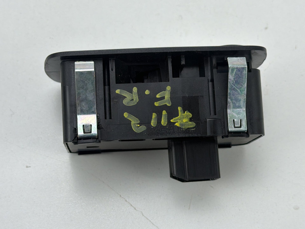 2014-2021 Maserati Quattroporte Front Right Side Window Switch 670025405 OEM