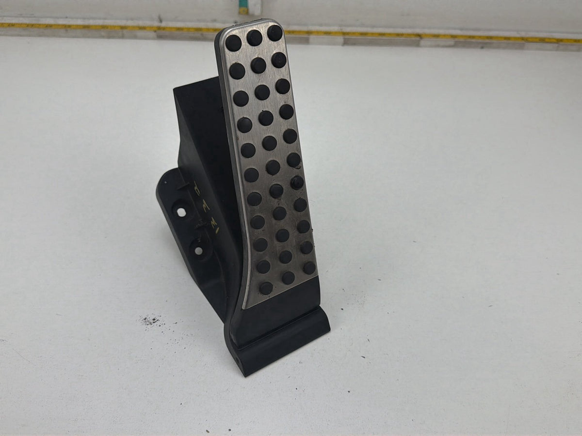 2010-2014 Mercedes-Benz E-Class-Gas Pedal Accelerator Throttle A2043001204 OEM