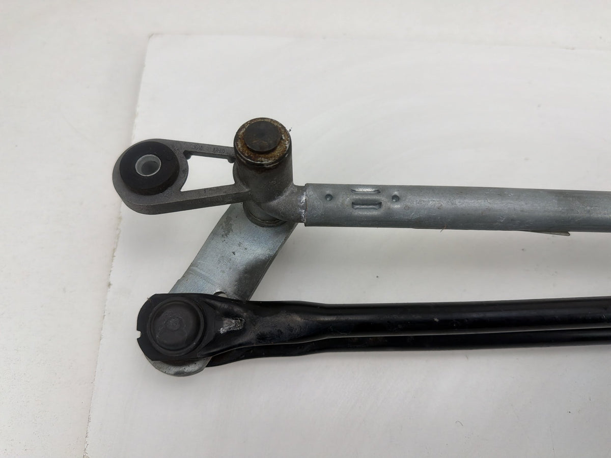 2014-2020 Maserati Quattroporte VI M156 Front Windshield Wiper Motor Linkage OEM