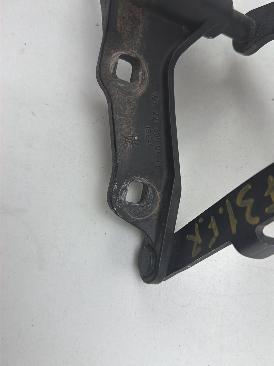 2007-2013 Mercedes-Benz S-Class 550 W221 Right Hood Hinge PN: A2218800428 OEM