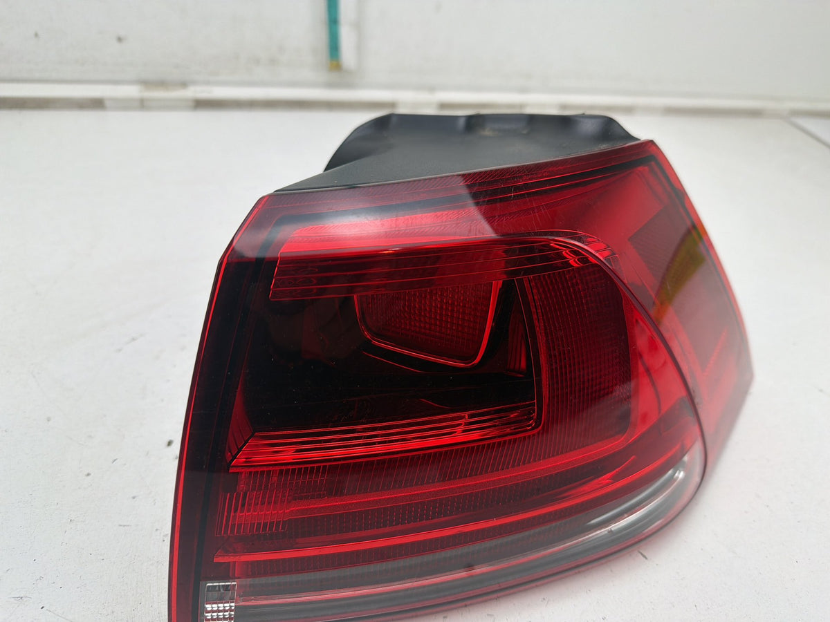 2015-2017 Volkswagen Golf Rear Right Passenger Quarter Outer Tail Light Lamp Oem