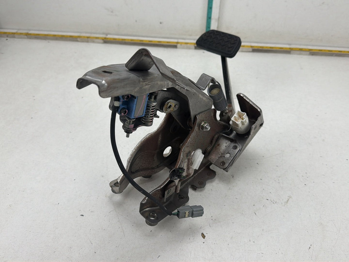 2017-2018 Toyota Sienna L30 - Brake Foot Pedal Assembly