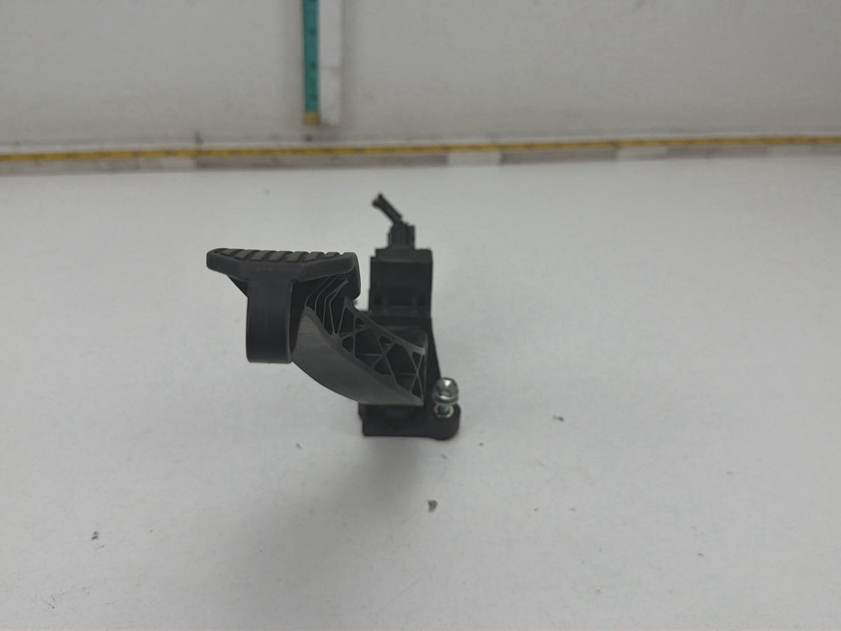 2009-2010 Pontiac Vibe Accelerator Gas Pedal 78110-08010 OEM