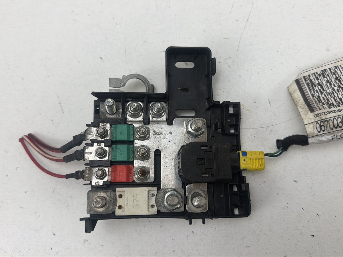 2014-2017 Maserati Ghibli Rear Battery Fuse Box Terminal Connector OEM