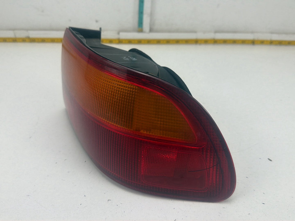 1992-1995 Honda Civic Rear Right Passenger Side Tail Light 043-1128 OEM