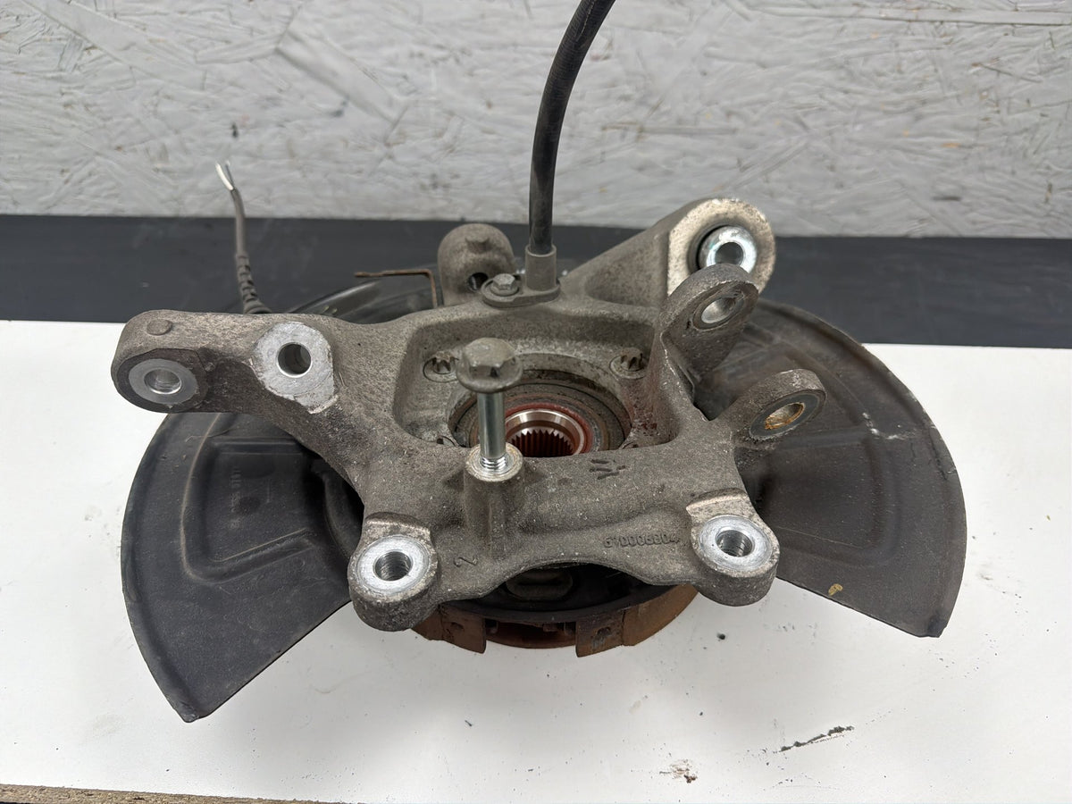 2014-2017 Maserati Quattroporte VI M156 Front Left Side Steering Knuckle Hub OEM