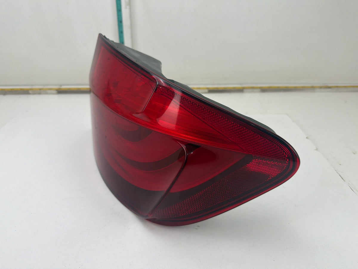 2011-2013 BMW 550i xDrive Rear Right Passenger Side Outer Fender Tail Light OEM