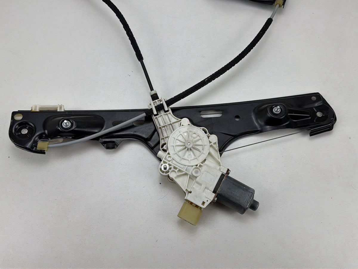 2012-2014 BMW X1 E84 Right Front Window Regulator/Motor 2990294 OEM