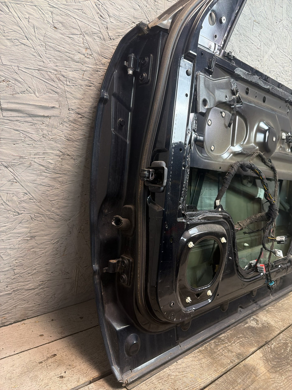 2010-2012 Land Rover Range Rover Front Left Driver Side Door Shell Assembly OEM
