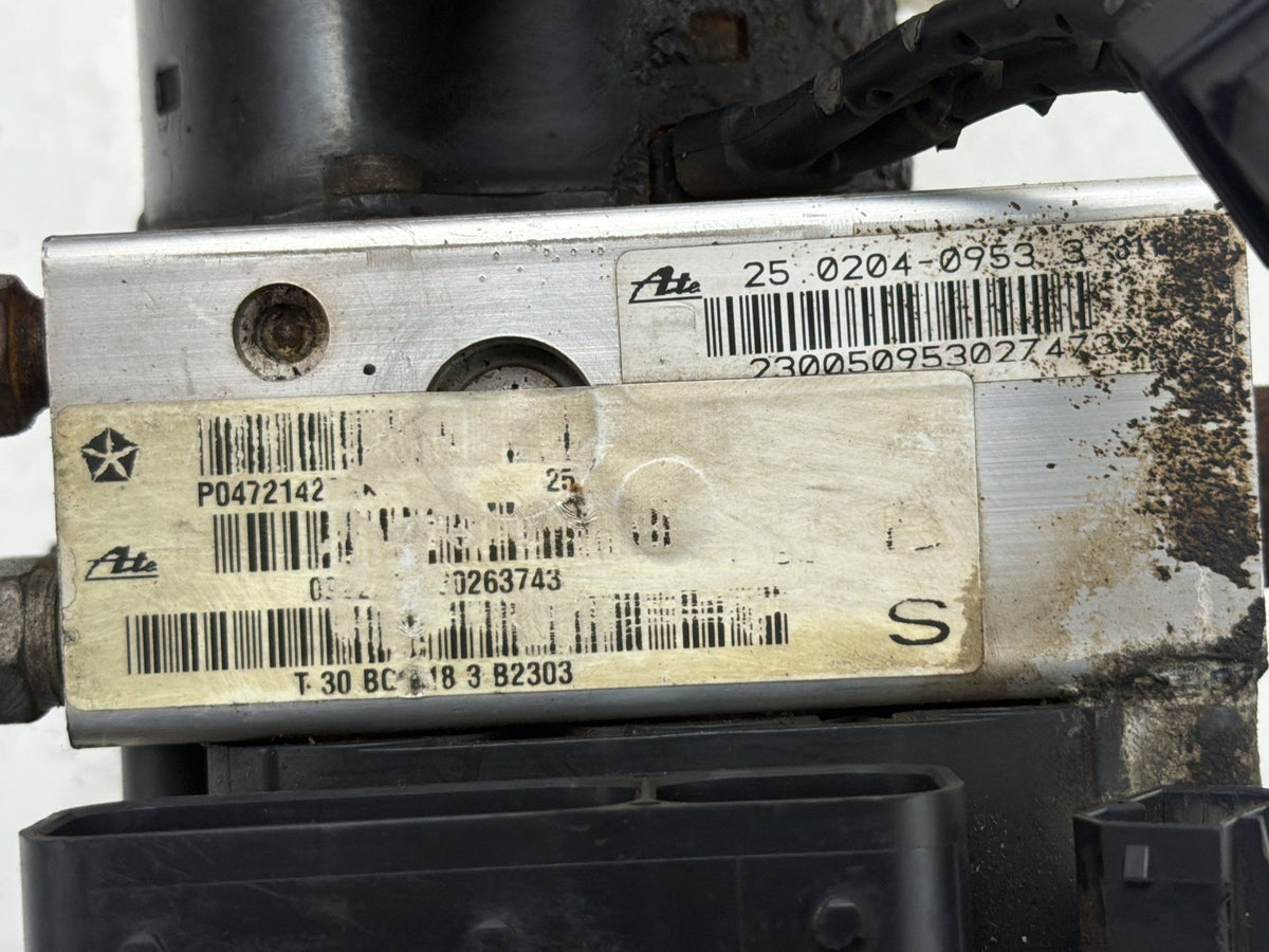 2003-2005 Chrysler Town & Country ABS Anti-Lock Brake Pump Module 04686702AE OEM
