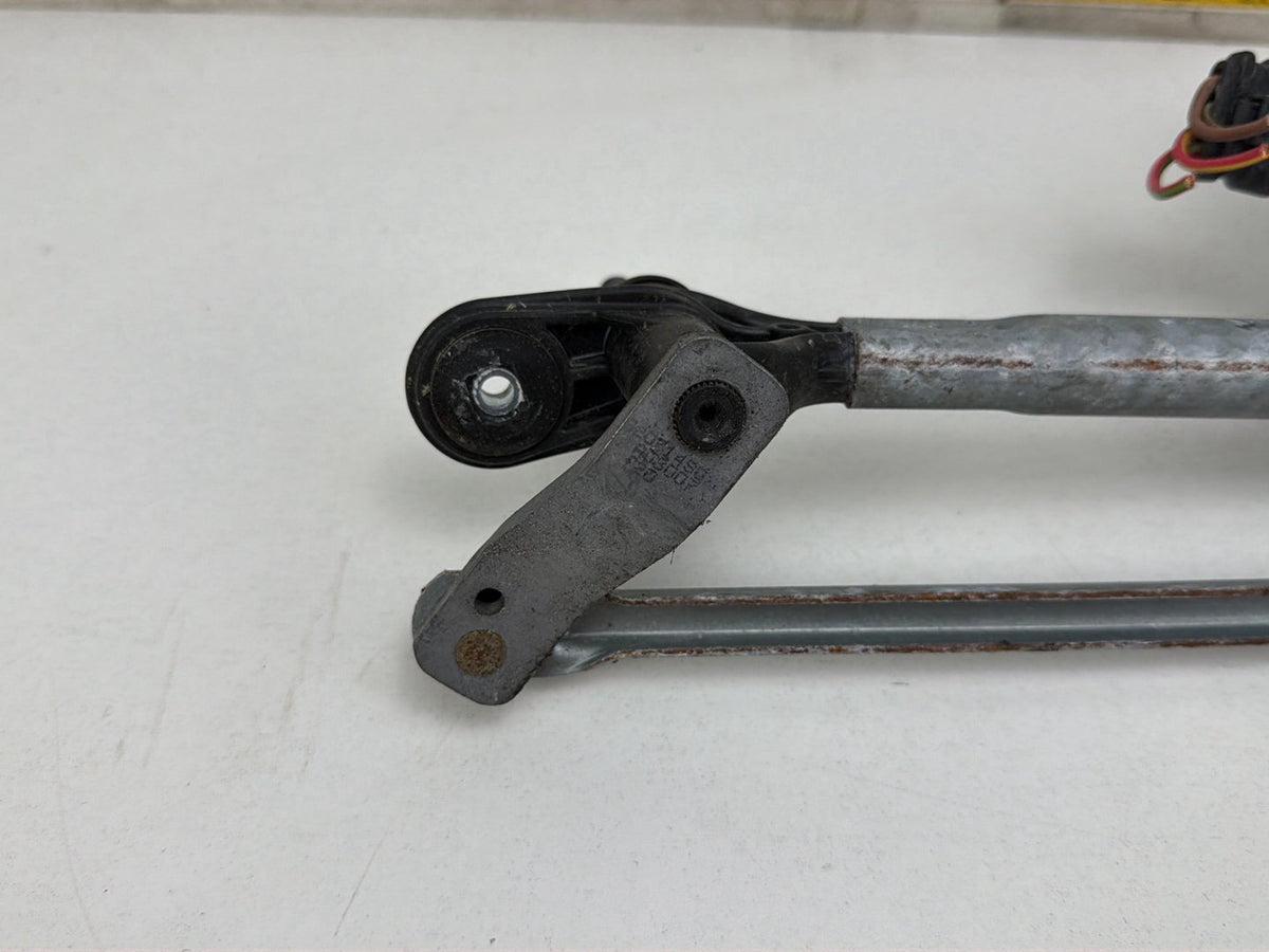 2014-2016 BMW 228i F22 Windshield Wiper Transmission Linkage W/Motor 7 267 503 OEM