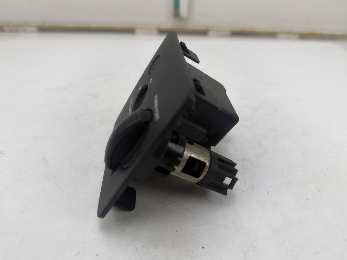 2005-2007 Ford F-250 Super Duty Power Point Outlet Switch F81B-14B268-AE OEM