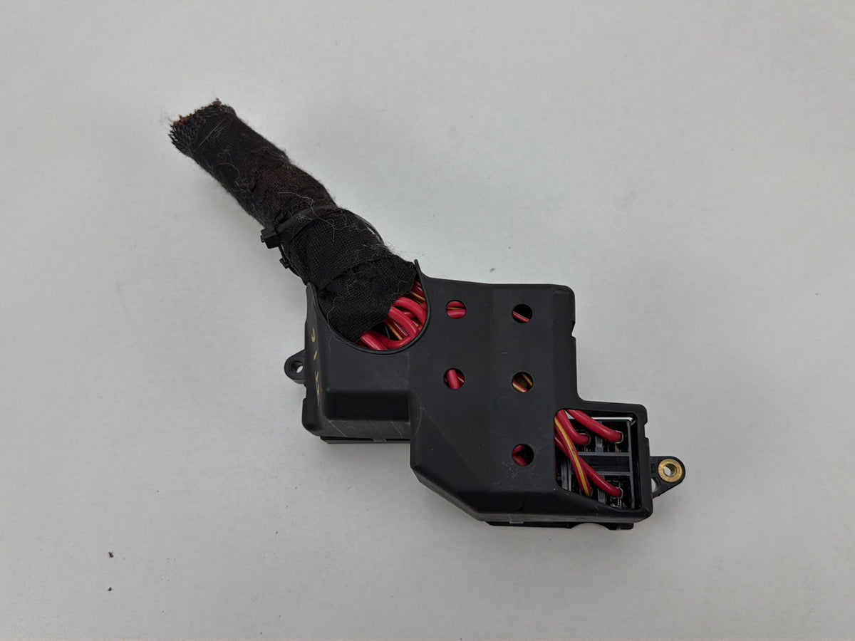 2003-2006 Porsche Cayenne Dashboard Fuse Relay Box 7L0941828A 7L0941824A OEM